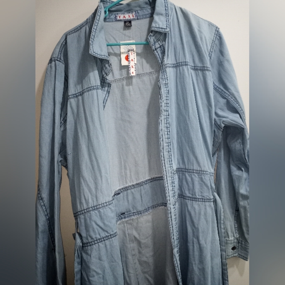 Blue Trench Coat with Relaxed Fit and Lightweight Fabric